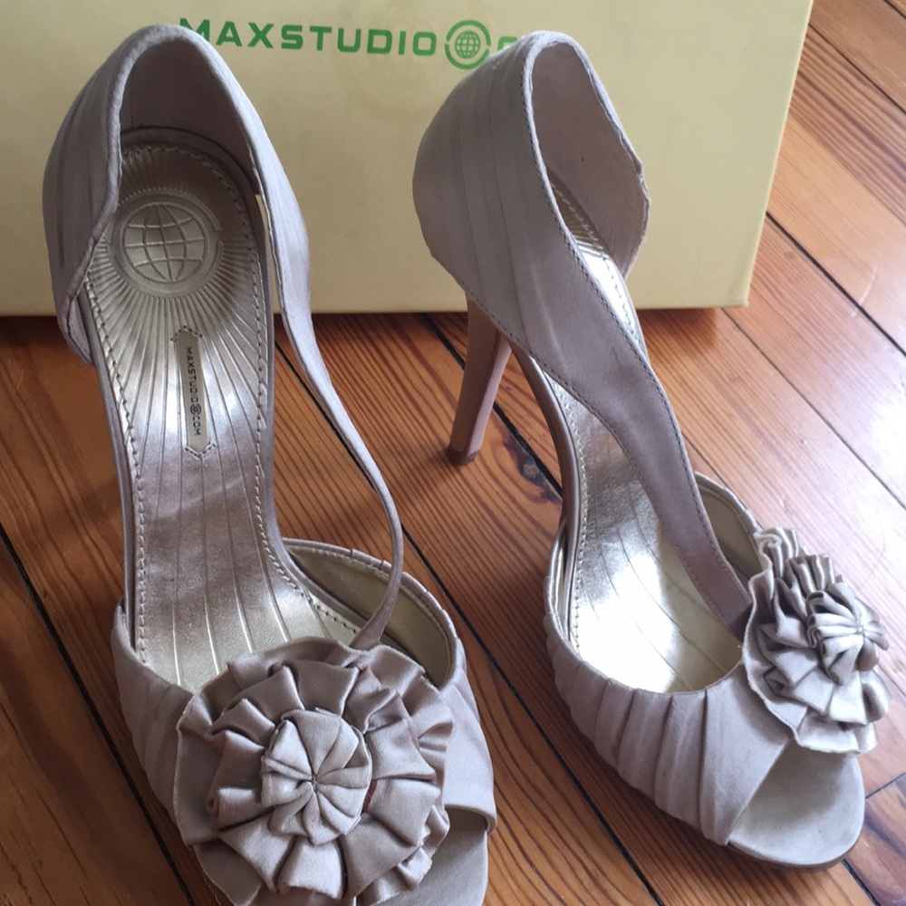 NWT Satin Heels With Flower and Peep Toe